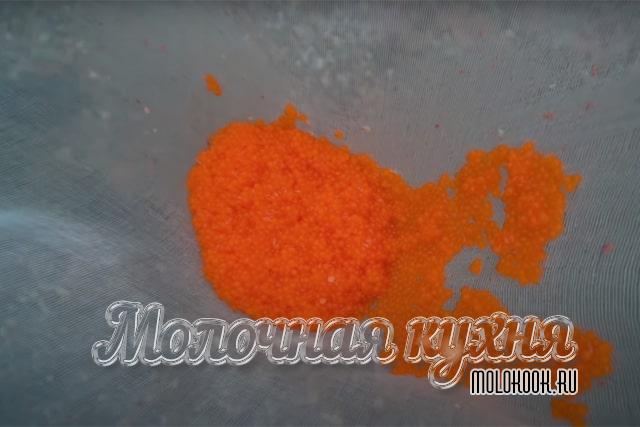Рассказываем, как быстро засолить икру форели по самым вкусным рецептам