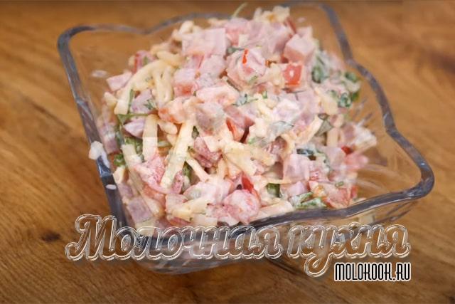 20 простых и вкусных салатов, которые подойдут на все случаи жизни