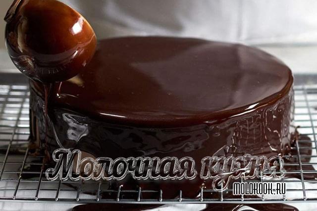 Заливка торта шоколадной глазурью