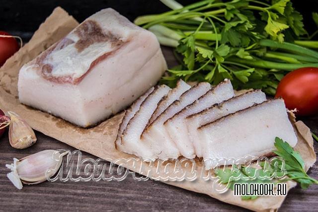 Как вкусно засолить сало в рассоле - быстрые способы