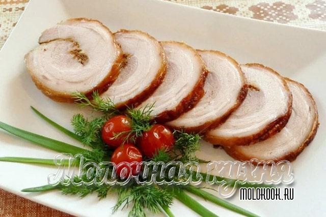 Вареный рулет из сала