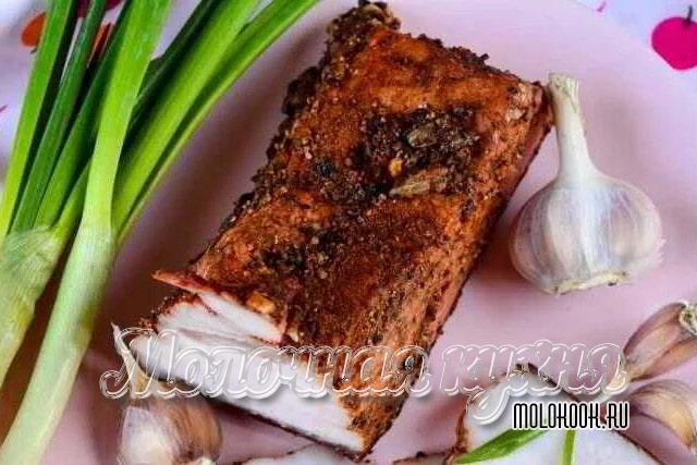 Сало, засоленное в луковой шелухе