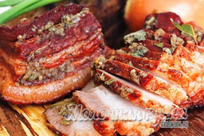 Сало, приготовленное в луковой шелухе
