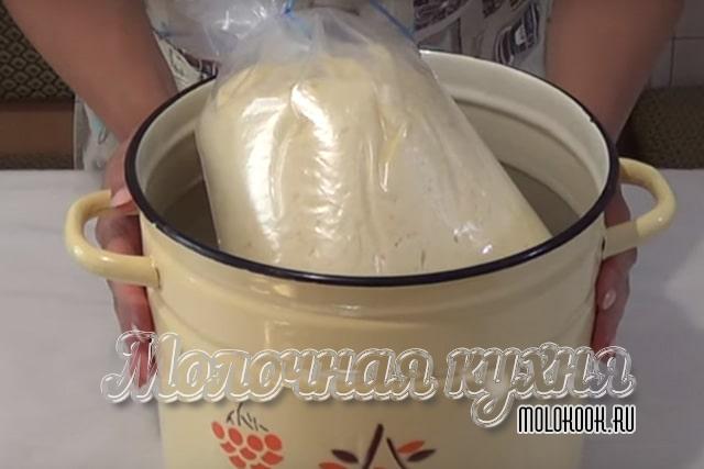 Тесто всплыло в кастрюле