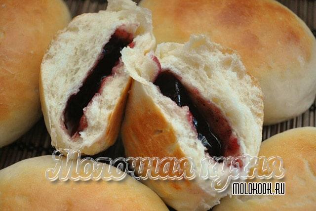 Выпечка с начинкой из варенья