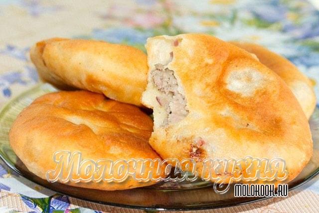Беляши с мясом на сковороде