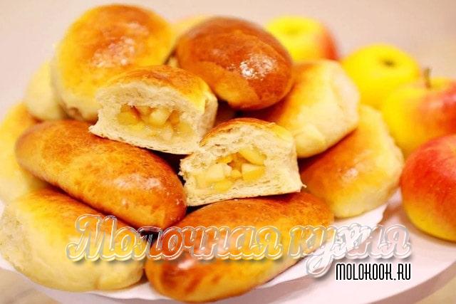 Пирожки с яблочной начинкой