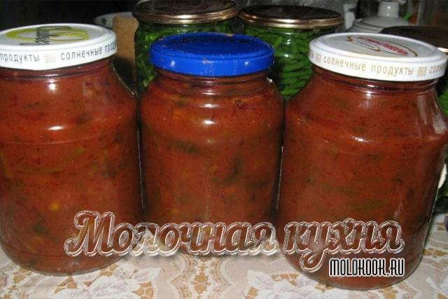 Стрелки чеснока, консервированные в томатном соусе