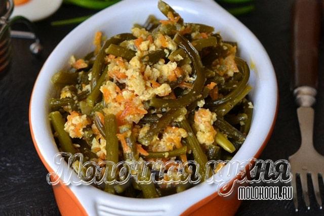 Стрелки чеснока с яйцом, морковью и луком
