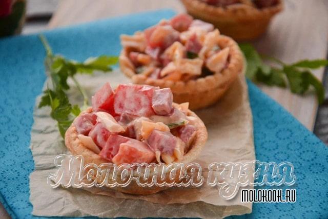 С ветчиной, сыром, помидорами