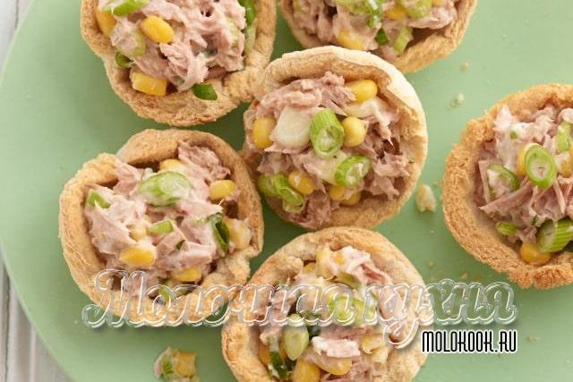 С тунцом и кукурузой