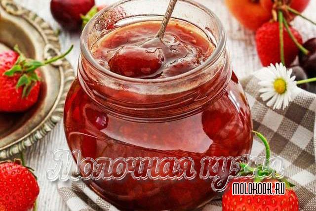 Варенеь из абрикосов с клубникой