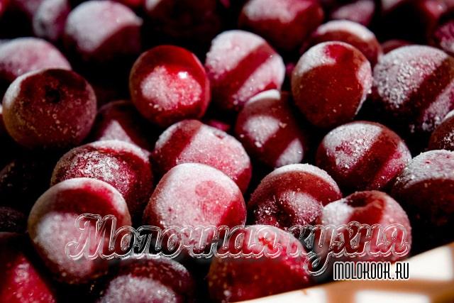 Замороженная вишня с косточками