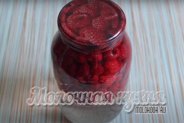 Закрутить крышками