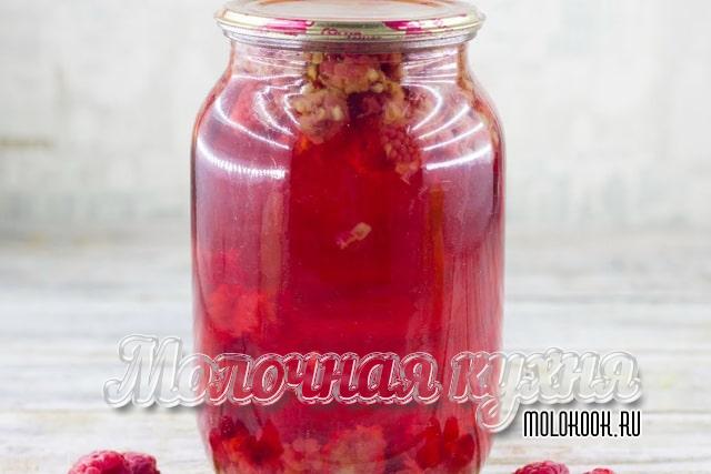 Малиновый компот методом двойной заливки