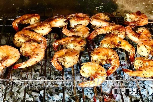 Шашлычки из креветок в майонезном маринаде