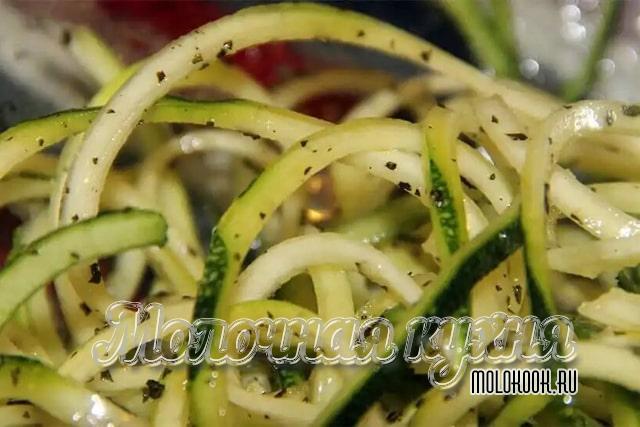 Маринованные кабачки с луком