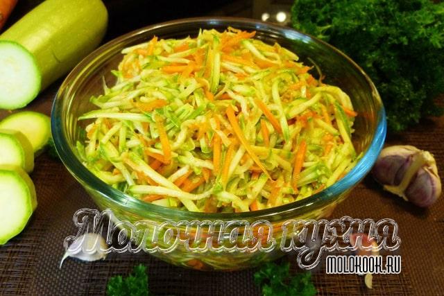 Огурцы с кабачками, маринованные по-корейски