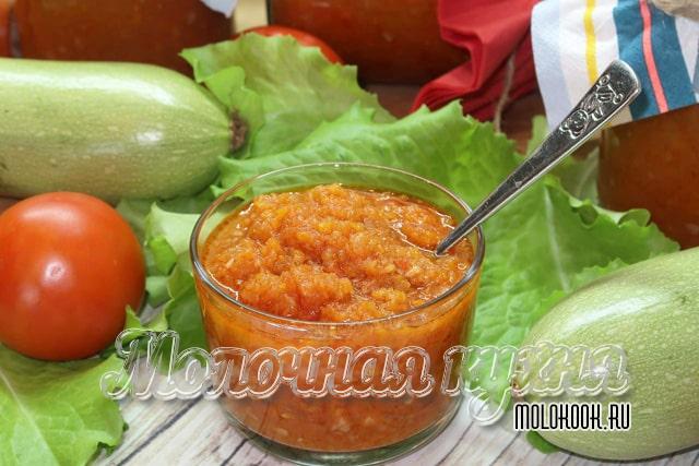 Сырая аджика из кабачков с хреном