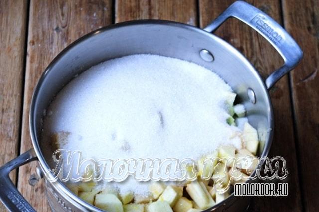 Кабачки засыпаны сахаром