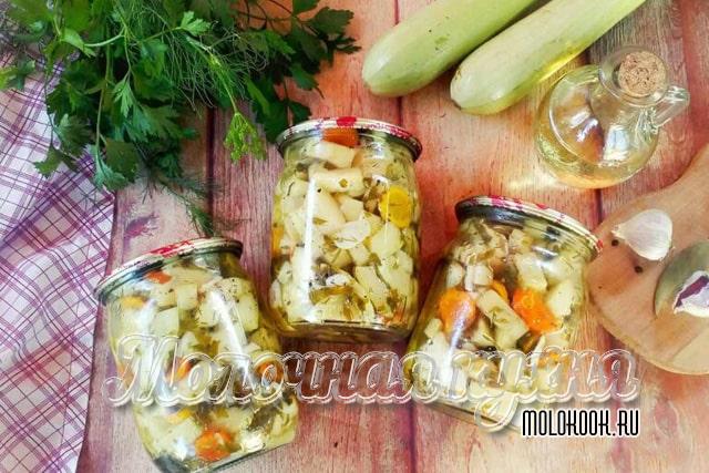 Кабачки с морковью на зиму под грибы