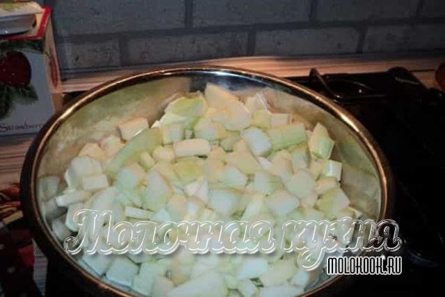 Откинуть кабачки на дуршлаг