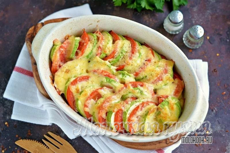 Кабачки и помидоры, запеченные с сыром в духовке