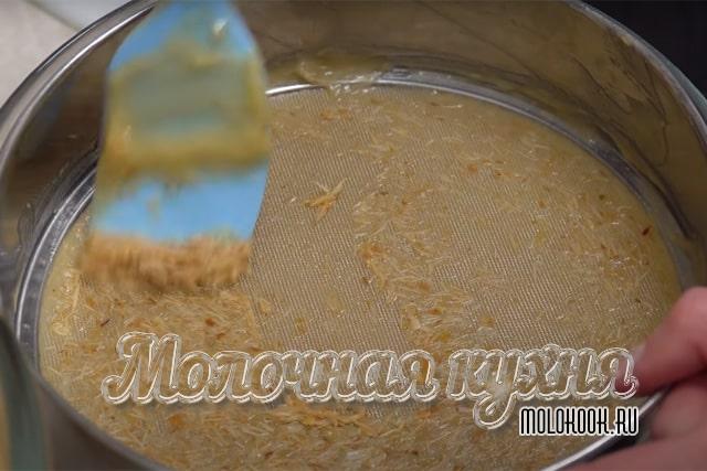 Протереть через сито от жмыха