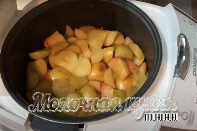 Яблоки после сигнала мультиварки