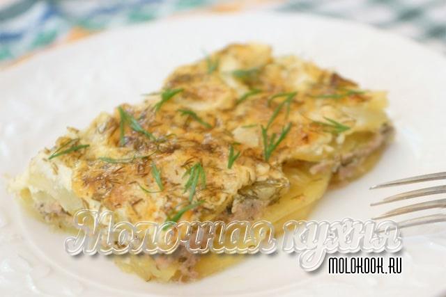 Запеканка с картофелем, кабачками и фаршем
