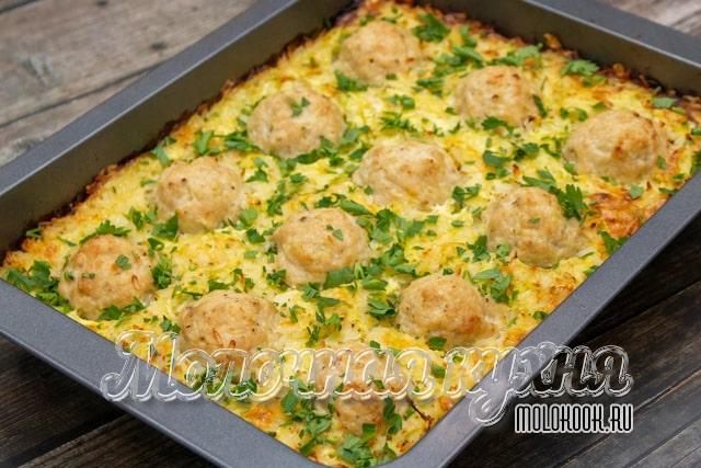 Запеканка с рисом, фаршем и кабачками