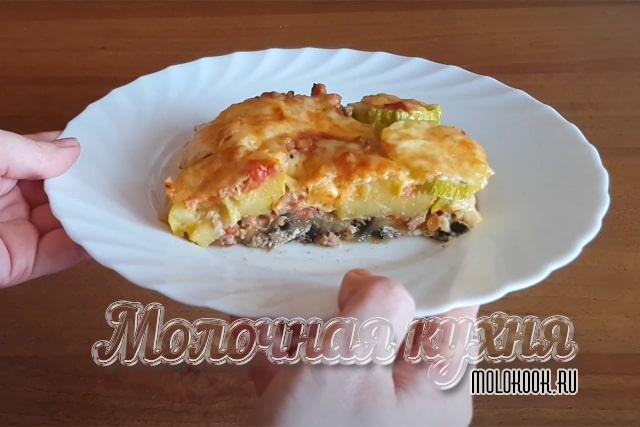Запеканка из кабачков, баклажанов и фарша