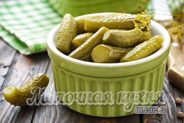 Корнишоны с сельдереем, эстрагоном и горчицей