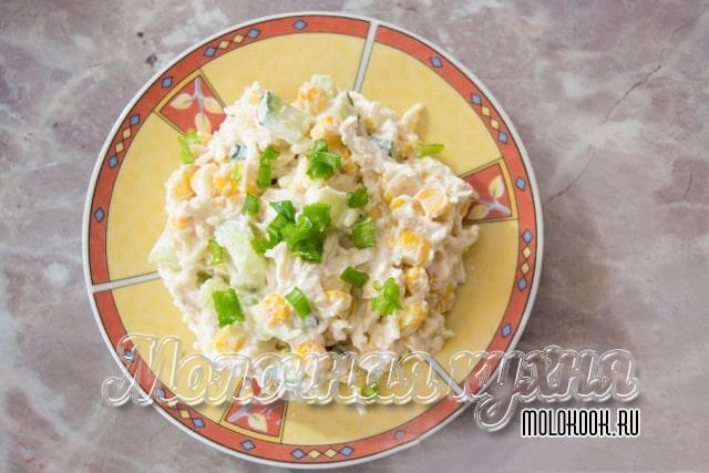 Салат «Сытый студент» с вареной куриной грудкой