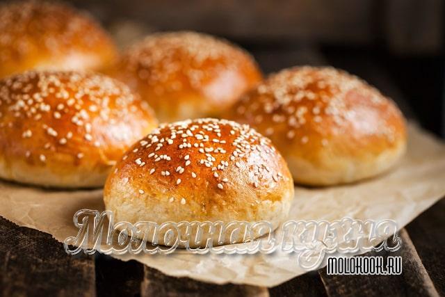 Пышные булочки для бургеров на воде и сухих дрожжах