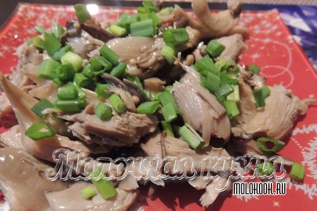 Пряные маринованные вешенки с корицей и бульонным кубиком