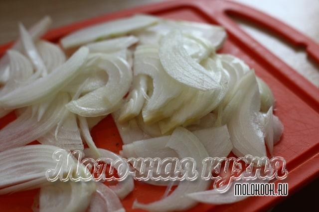 Нашинковать луковицу