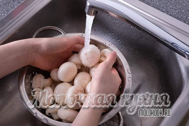 Как правильно мыть шампиньоны