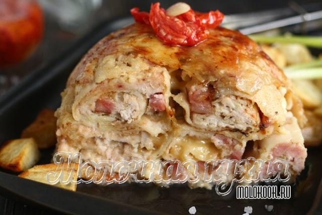 Фаршированная блинами курица