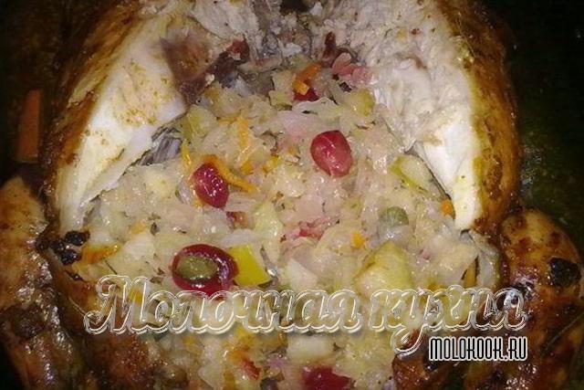 Фаршированная капустой курица
