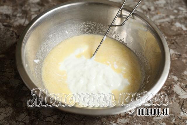 Влиять в яичную массу кефир
