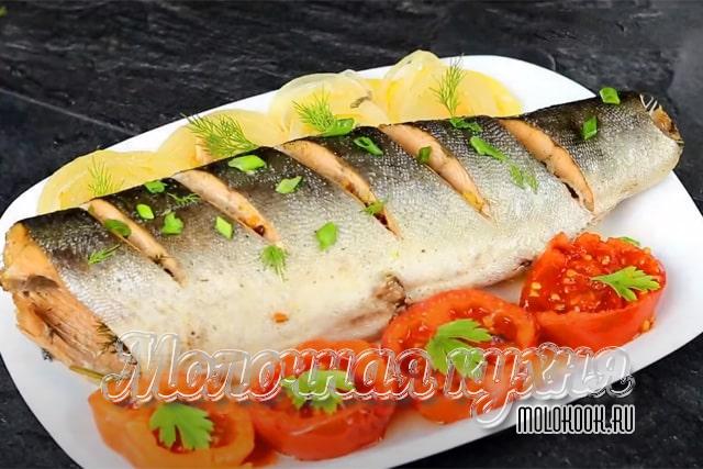 Целиком с лимоном и луком в фольге