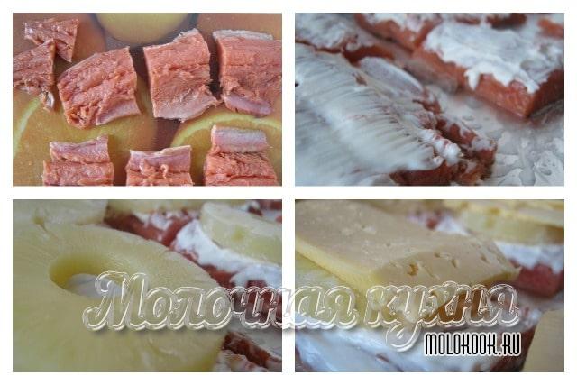 Смазать майонезом, уложить ананасовое кольцо и сыр