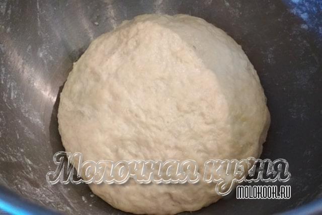Приготовить бездрожжевое тесто