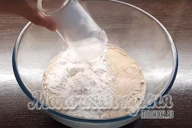Смешать компоненты опары