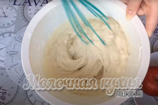 Перемешать, разбивая комочки
