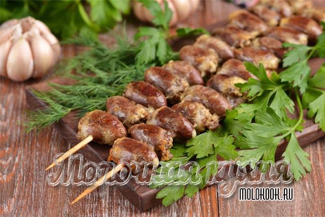 Шашлычки на шпажках в кефире