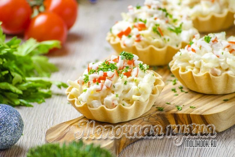 Тарталетки с крабовыми палочками