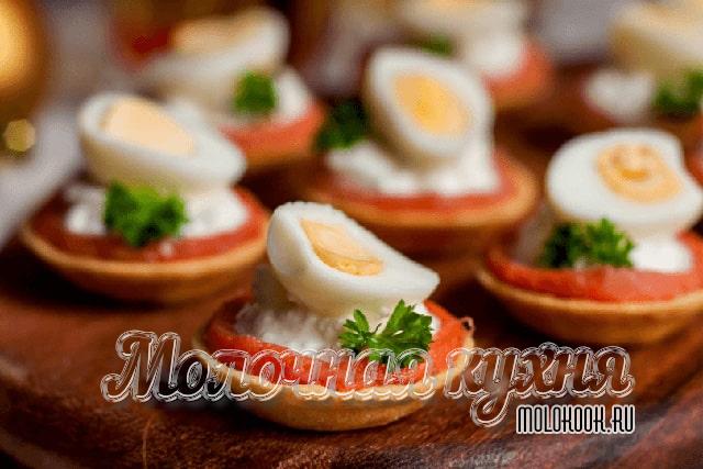 С творогом и яйцами