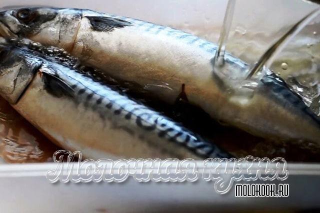 Залить тушки рассолом